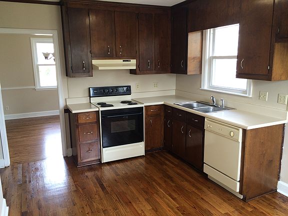 4th image of 2770 Northwoods Dr