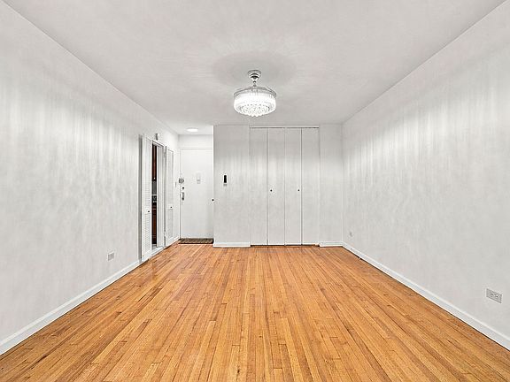 3rd image of 665 Thwaites Pl APT 3A