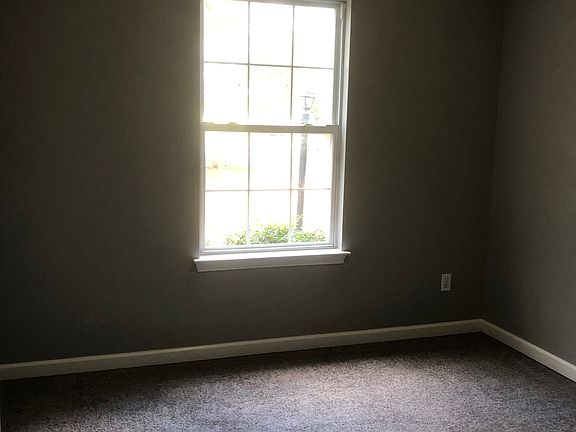 5th image of 456 Dorchester Dr
