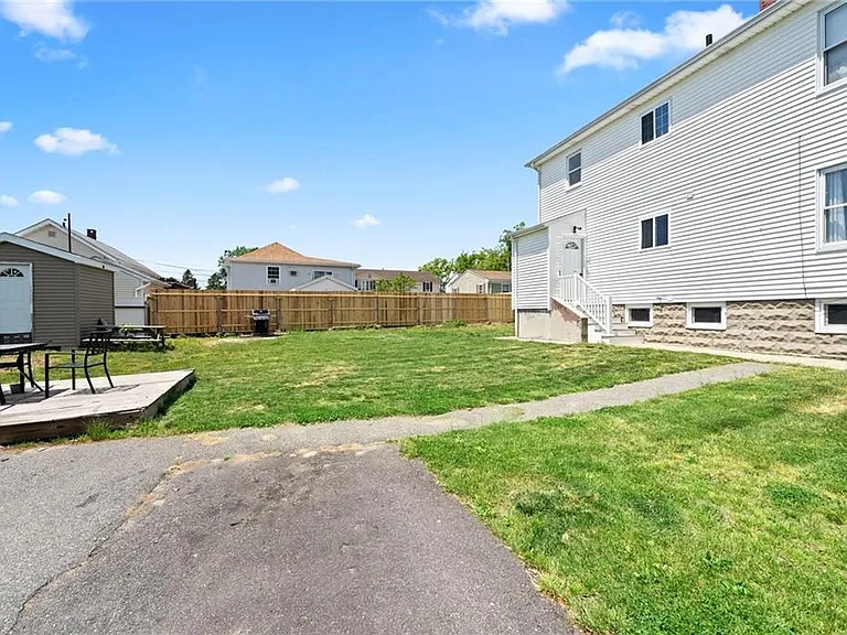 40 Cotter St — Photo 2