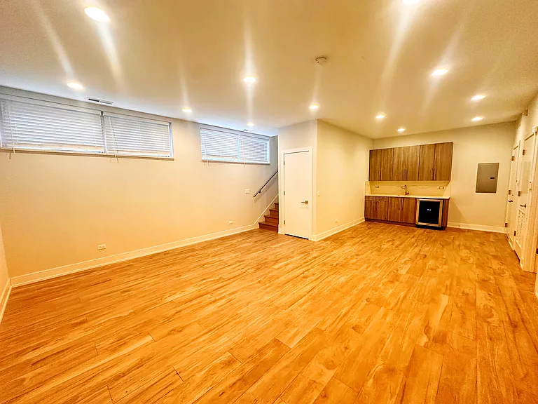 2353 N Seeley Ave #1B — Photo 6