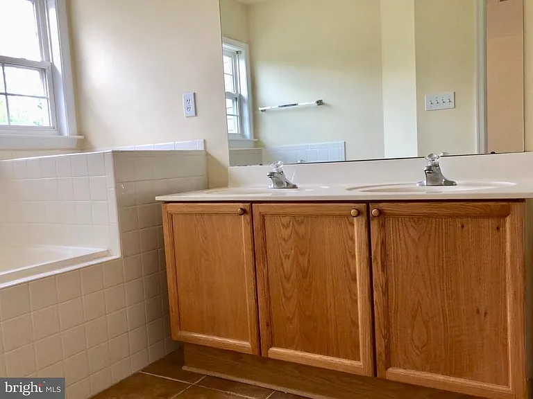 115 Eldon Dr — Photo 14
