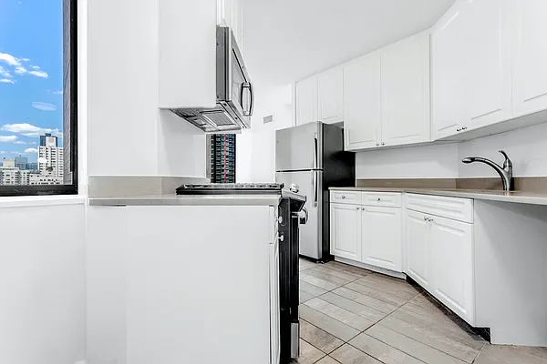 Rented by Olnick Organization | media 2