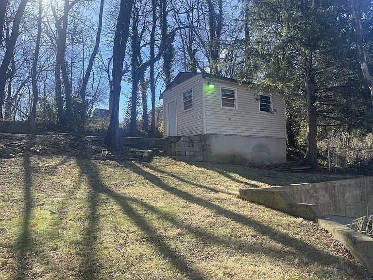 1605 Church Ave SE — Photo 5