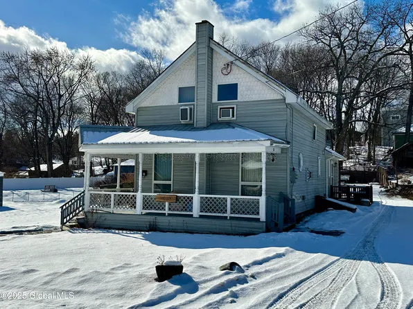 10 Prospect Avenue, Moriah, NY 12974
