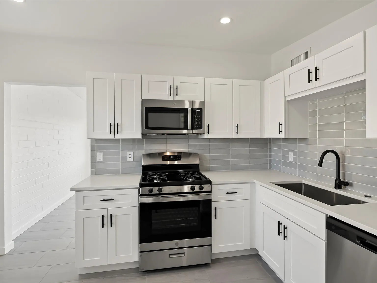 2 bed, 1.0 bath, 770 sqft, $1,550 — Photo 4