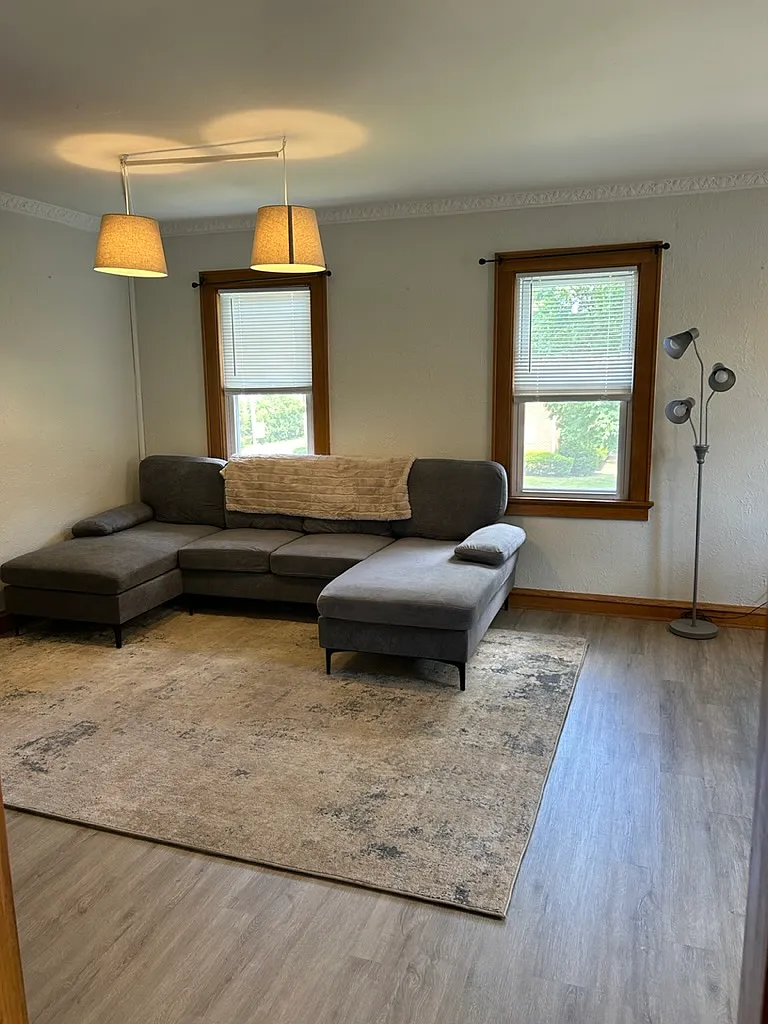 2 bed, 1000 sqft, $1,495 — Photo 4