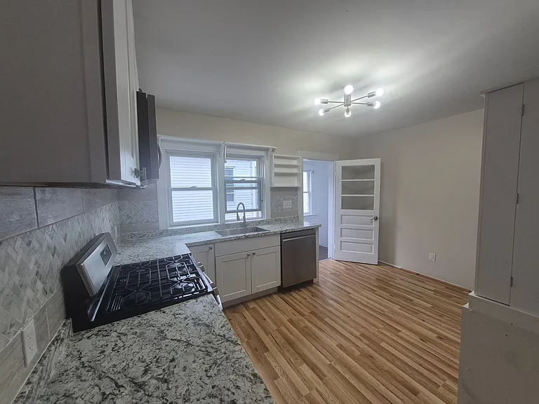 25 Howard Ave — Photo 6