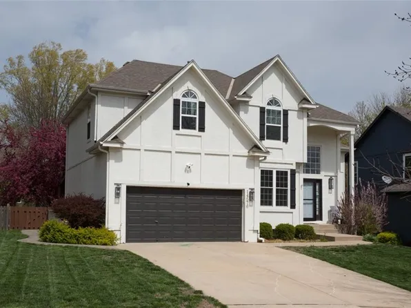 14576 152nd Pl, Olathe, KS 66062