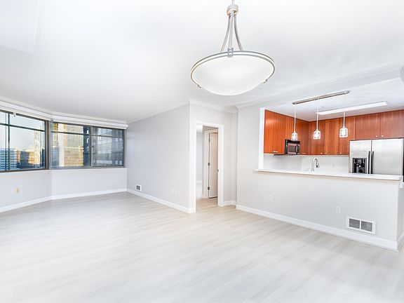 4th image of 246 2nd St APT 1403