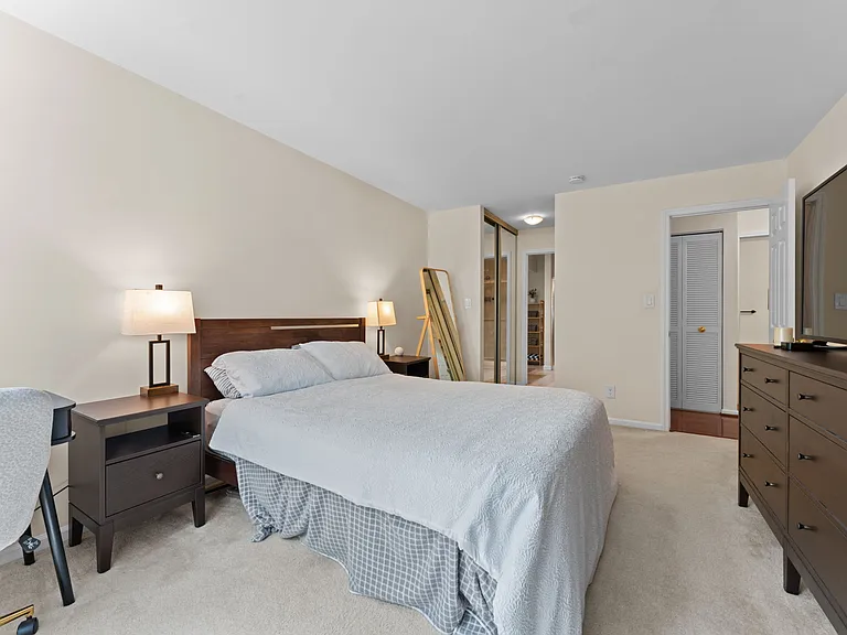 7501 Ashby Ln #J — Photo 13