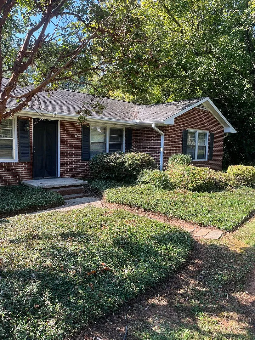 3 Bedroom Gem on Hardin Dr. off South UGA Campus! — Photo 2