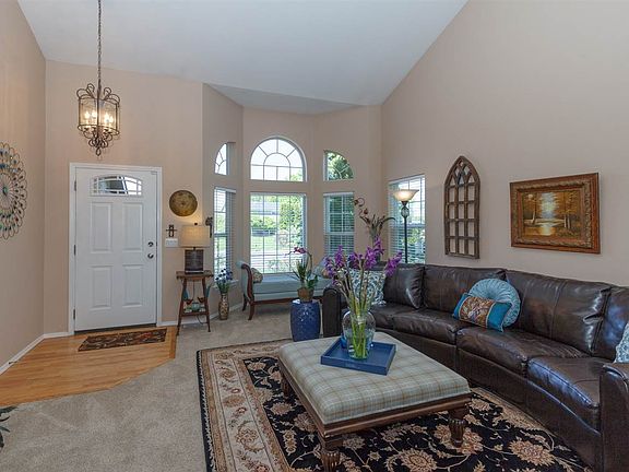 3rd image of 3201 S Woodlawn Dr