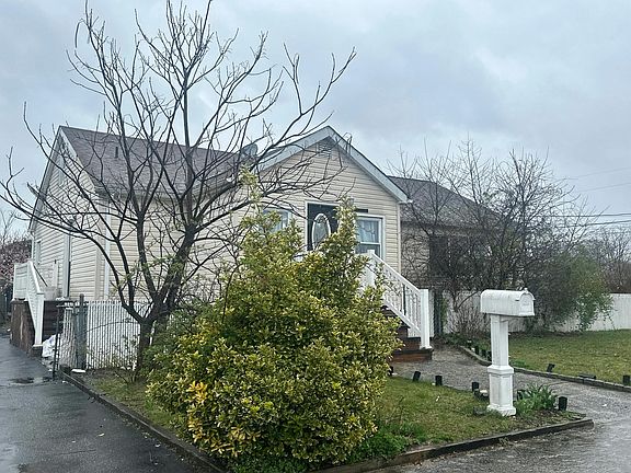 3rd image of 440 6th St