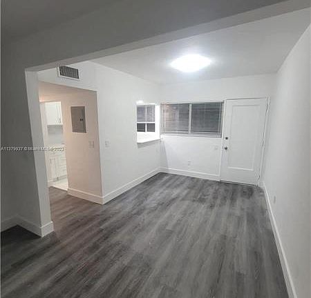 5th image of 7435 Byron Ave #9