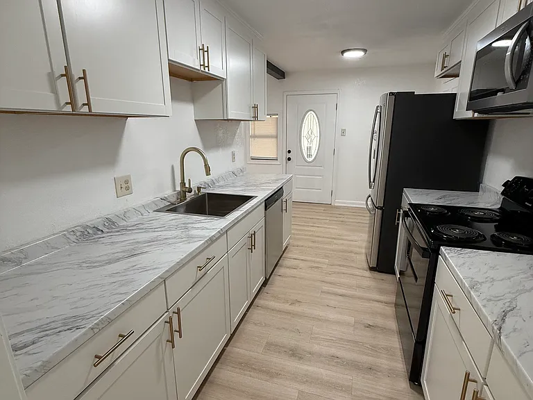 1000 Kathey Dr — Photo 3