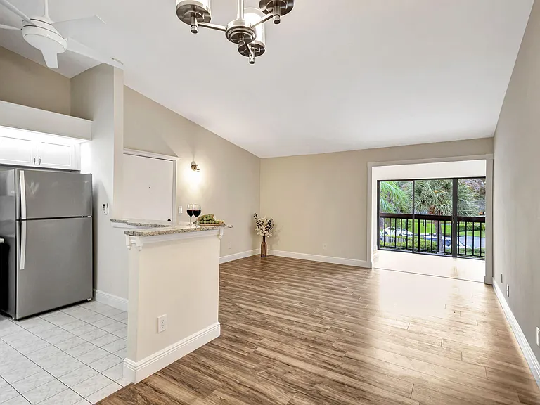 1109 Duncan Cir #201 — Photo 16