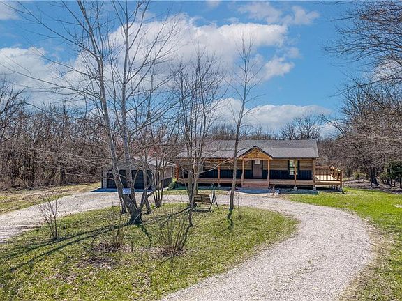 3rd image of 1101 NW 700th Rd