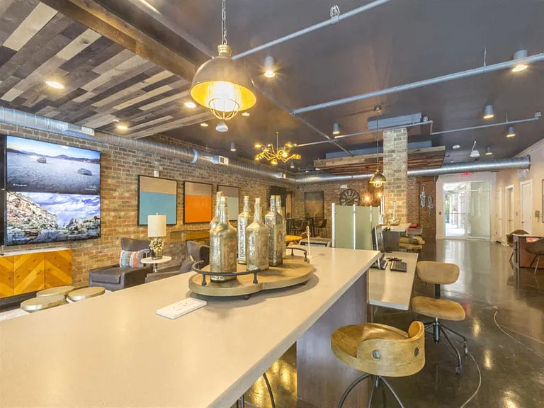 Mariposa Lofts — Photo 9