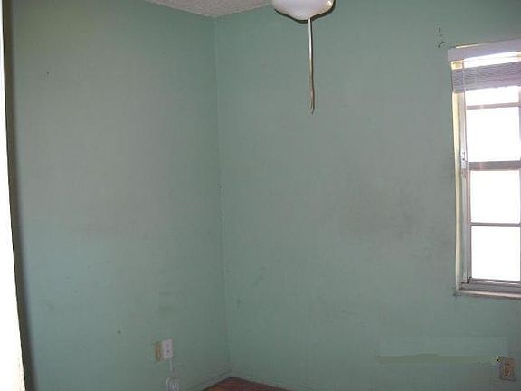5th image of 1610 McLeod Dr