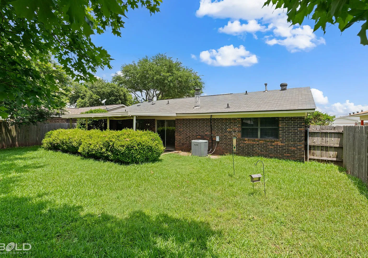 Coming Soon! Check Out This 3 Bed 2 Bath Near The Base!! — Photo 2
