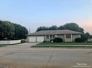 902 Buckeye Ave, Salina, KS 67401