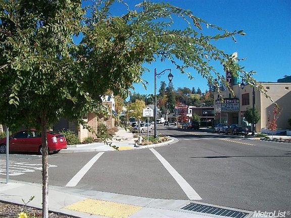 5th image of 1050 Lincoln Way