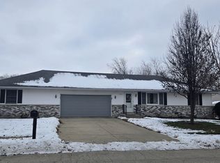 394 S Walnut St, Manteno, IL 60950