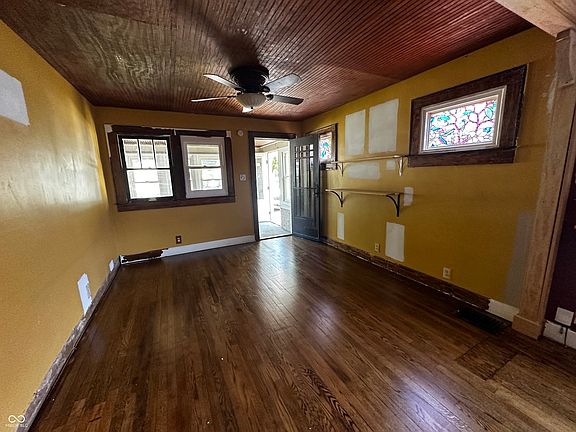 5th image of 3651 Creston Dr