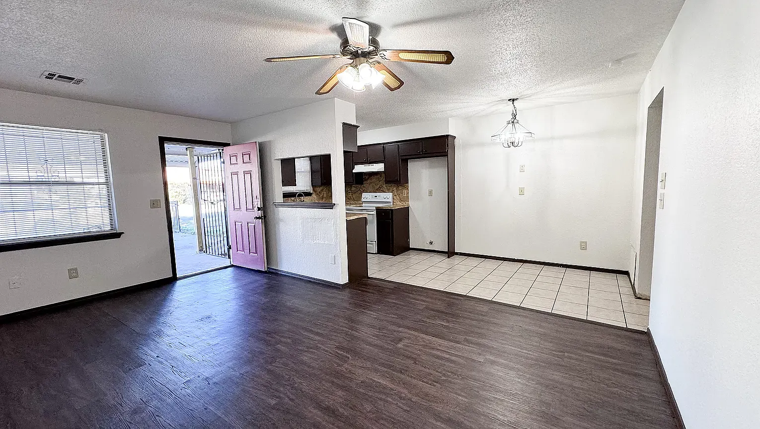 2 bed, 880 sqft, $1,050 — Photo 2
