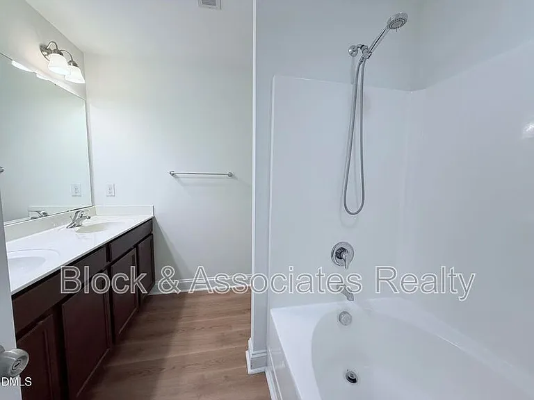 275 Michigan Ave — Photo 7