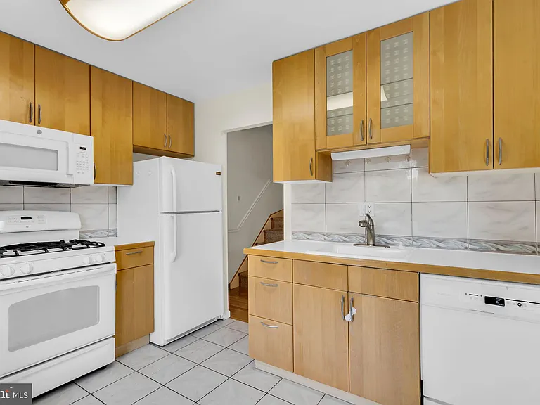 606 Northcliffe Dr — Photo 12