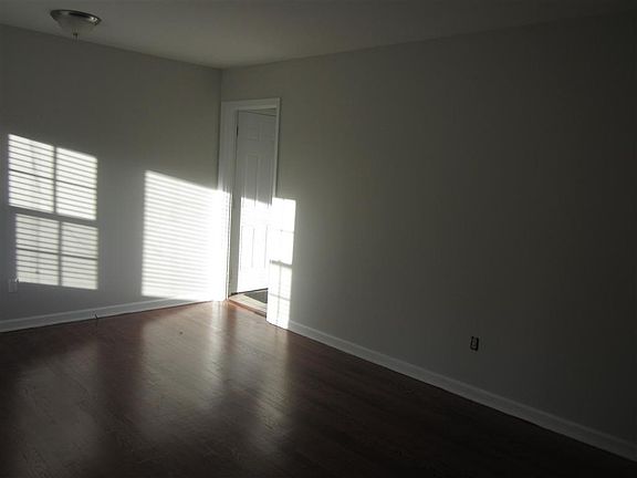 3rd image of 3720 Antietam Dr