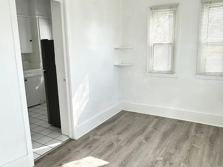 305 E 3rd Ave #7 — Photo 7