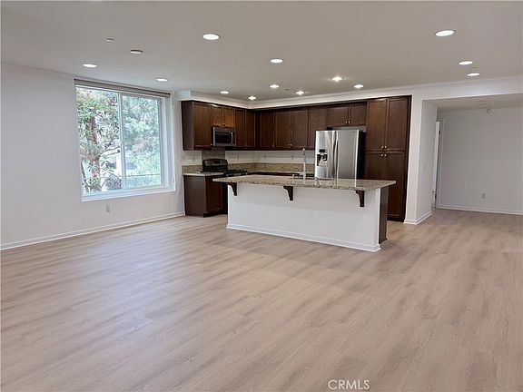 2nd image of 533 Rockefeller