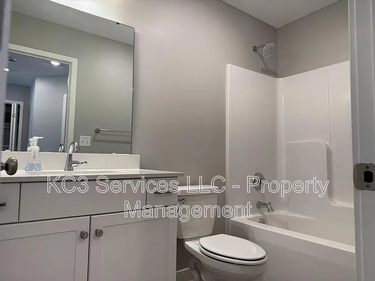 2018 SW Holdbrooks Dr — Photo 7