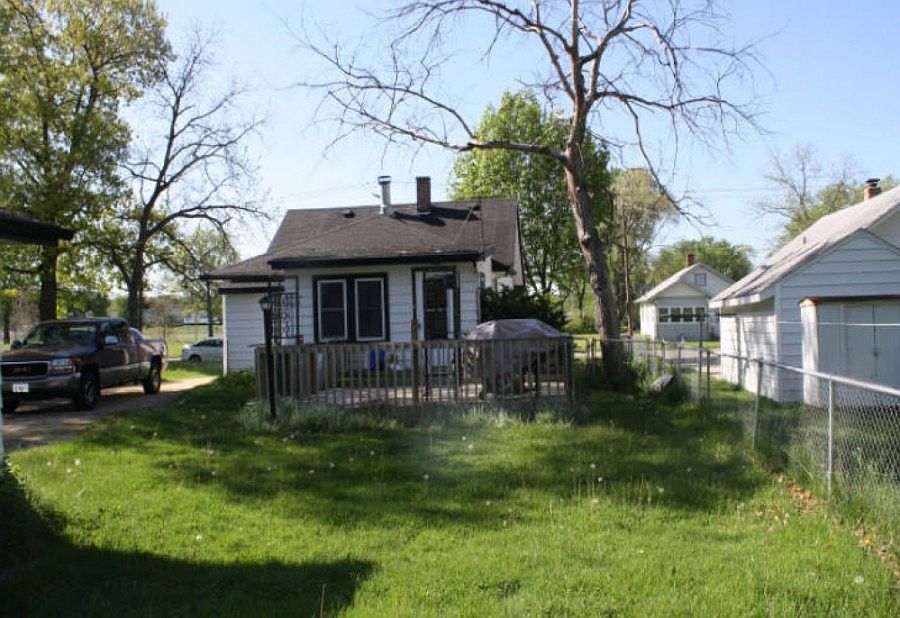 2nd image of E Pearl Ave