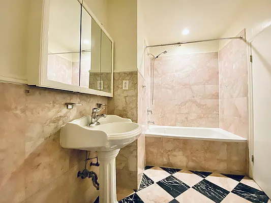 Rented by Bohemia Realty Group | media 14