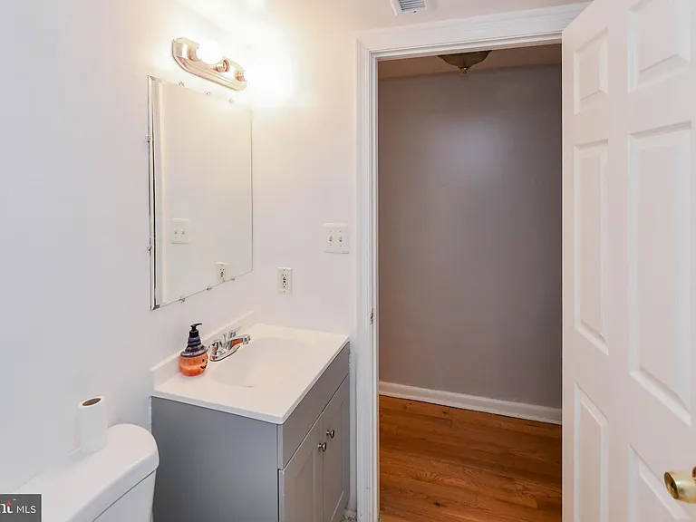 1704 Montana Ave NE — Photo 14