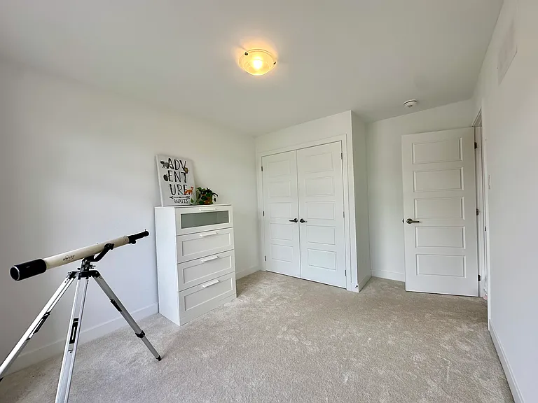 Broadridge Cres — Photo 10