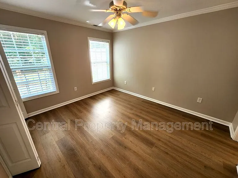 303 Rexford Dr — Photo 8