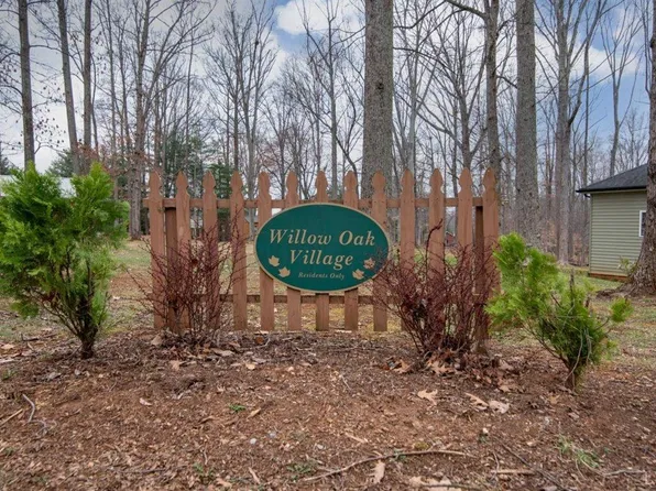 1068 River Oak Dr, Forest, VA 24551