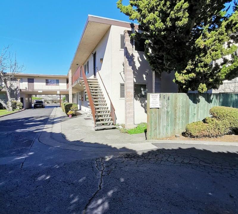 1st image of 727 Bartlett Ave APT 3
