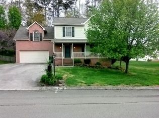 387 Country Run Cir, Powell, TN 37849