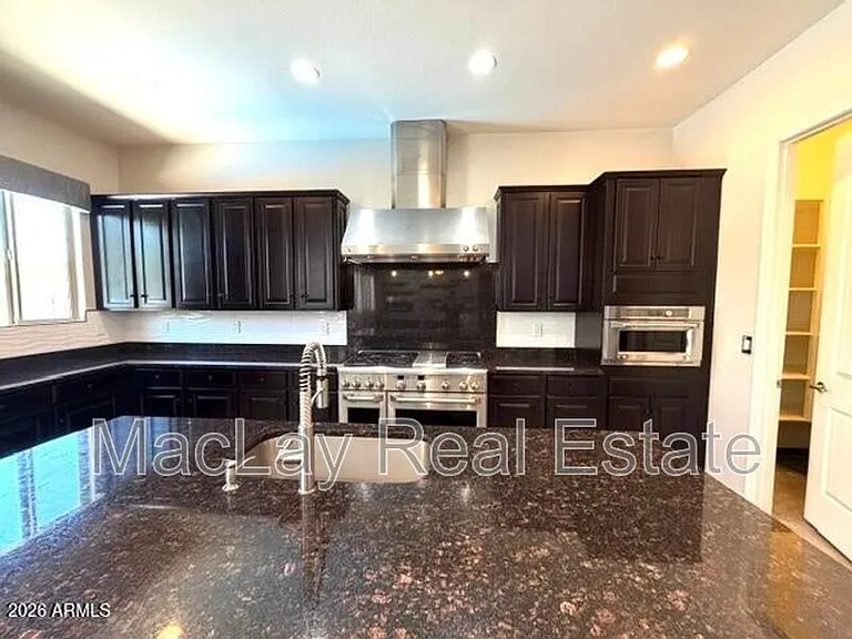 1142 E Bajor St — Photo 35