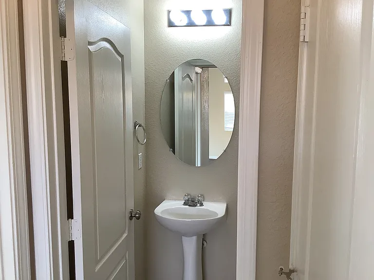 3809 Wayne Rd NE — Photo 10