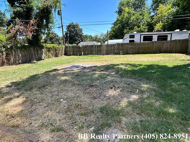 3328 E 6th St — Photo 20