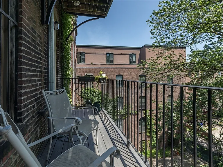 1662 Washington St #4 — Photo 4