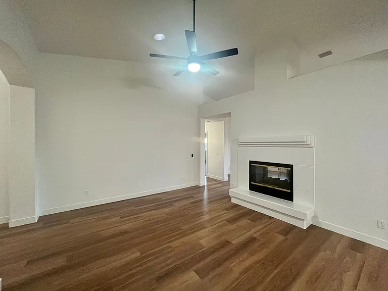 3816 Waynesvill St — Photo 7