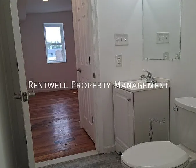 120 E Main St #1 — Photo 5